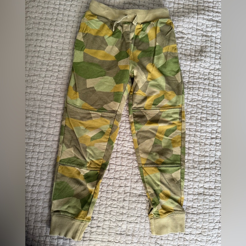 Hanna Andersson geo Camouflage double knee slim sweatpants size 8